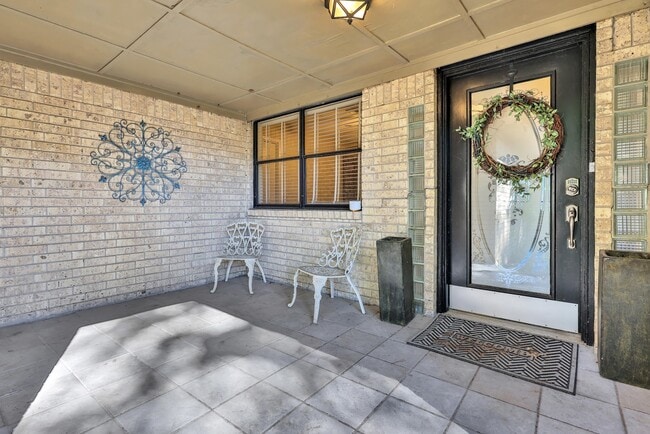 Photo - 148 S Oak Bluff St