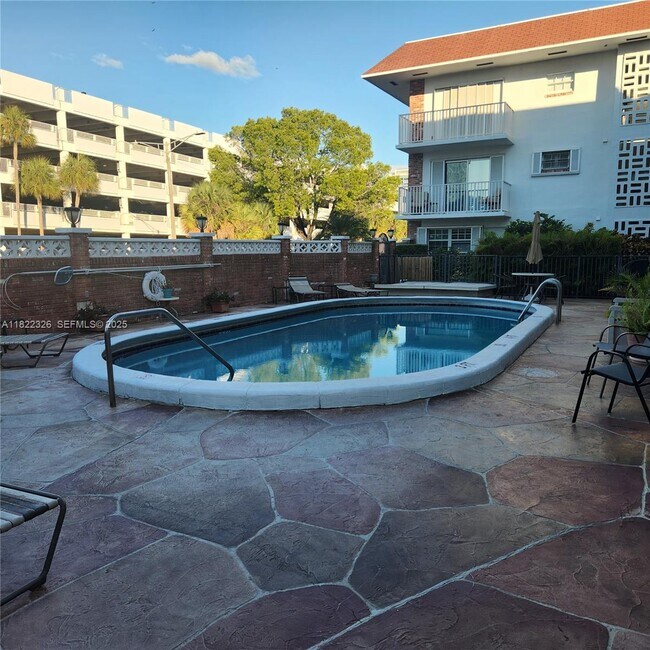 Photo - 2424 NE 9th St Unidad 212