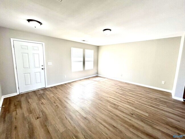 Photo - 139 Whitestone Dr NE