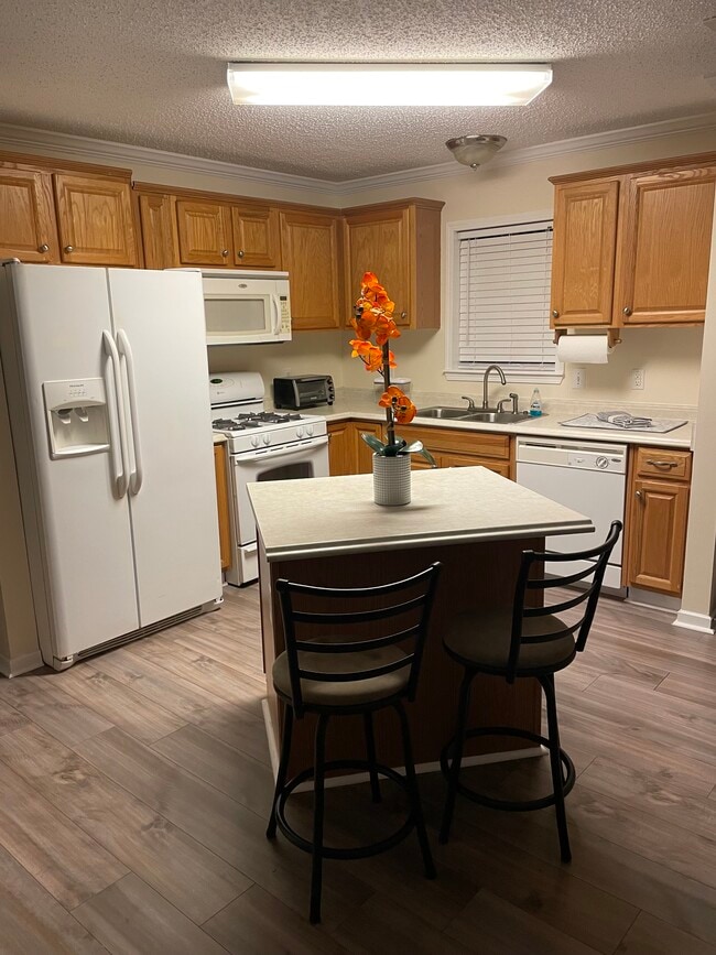 Building Photo - 4416 Dreux Ave