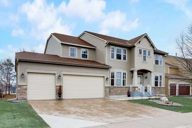 Photo - Grand 5 bed 4.5 bath Maple Grove Home w/ 3-Car Garage! Fully Furnished