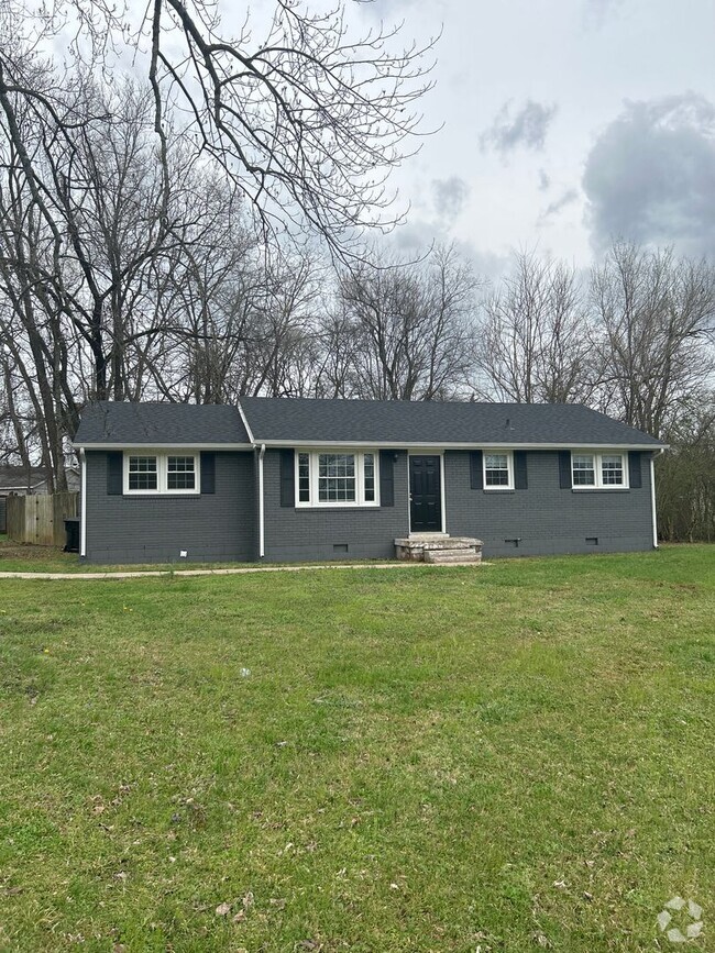 Building Photo - In the Heart of Murfreesboro Rental