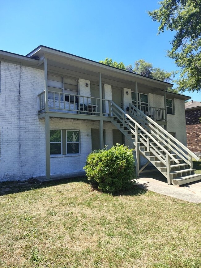 Building Photo - 2526 Semken Ave Unit B
