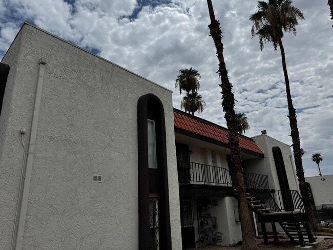 Building Photo - No Minimum Credit Score Needed. Central living, next to community pools. Unit 112