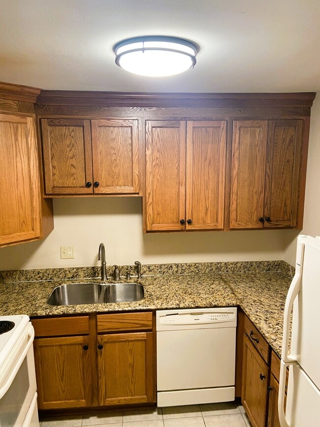 Kitchen - 500 Lake Marina Dr Unit 316