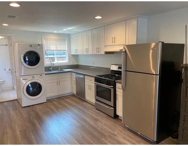 Kitchen & Laundry - 261 S Ave 52 Unit B