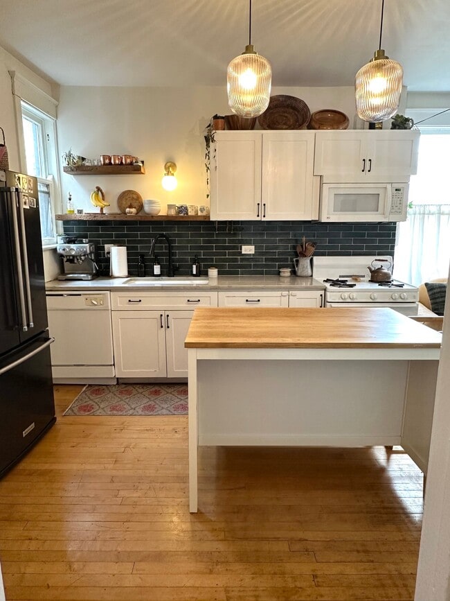 Photo - 2333 S Hoyne Ave Unidad 3