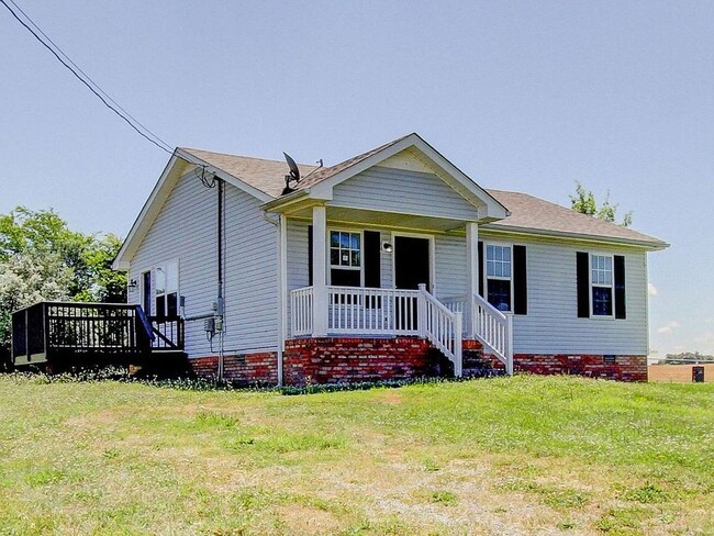 Building Photo - Super cute Ranch Move-In Ready!