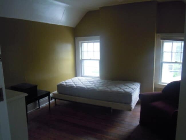 Photo - 822 Westcott St