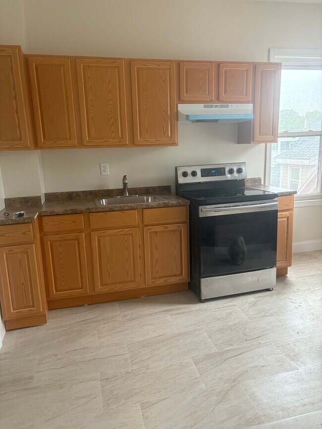 Photo - 124 Armandine St Unit 3rd Floor