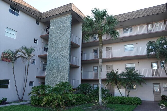 Building Photo - 2420 SW 81st Ave Unit 103 Rental