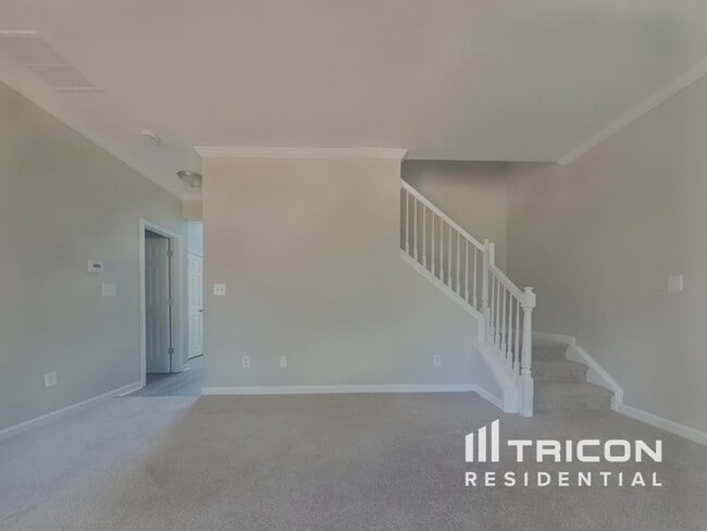 Photo - 824 Tibwin Pl SE