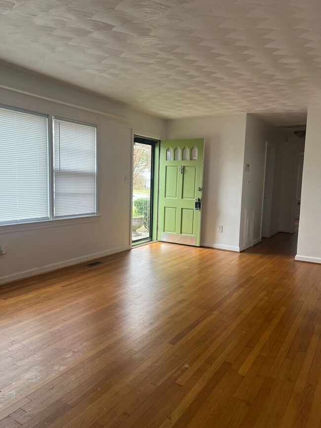 Photo - 11 Markham Dr