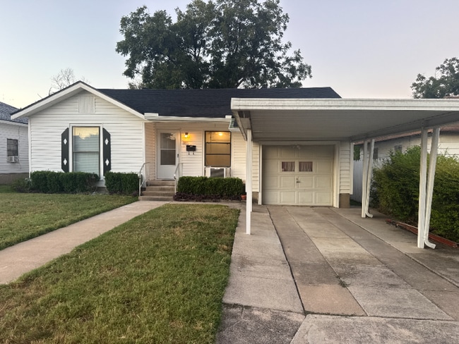 Photo - 2811 W Avenue H
