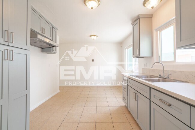 3848 W 105th St Unidad 3848.5 W 105th StInglewood, CA 90303 1/2