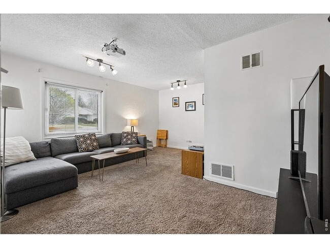 Living Room - 1819 S Madison St