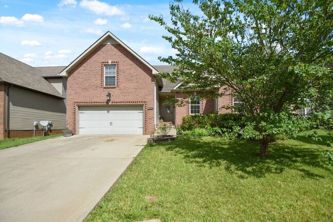 Pet Friendly Three Bedroom with Bonus! - Pet Friendly Three Bedroom with Bonus! House