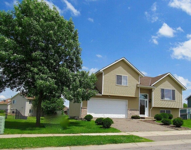 Building Photo - 4184 Jansen Ave NE