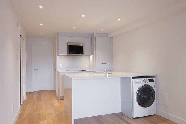 Photo - 3460 Durocher