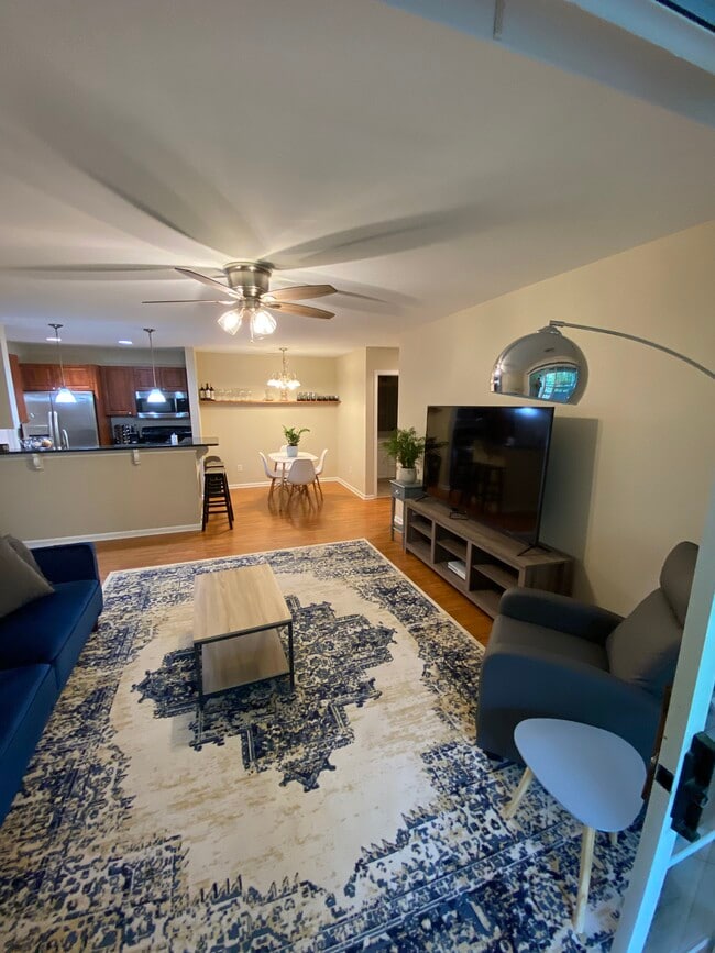 Building Photo - 1005 Kingswood Dr Unit I Rental