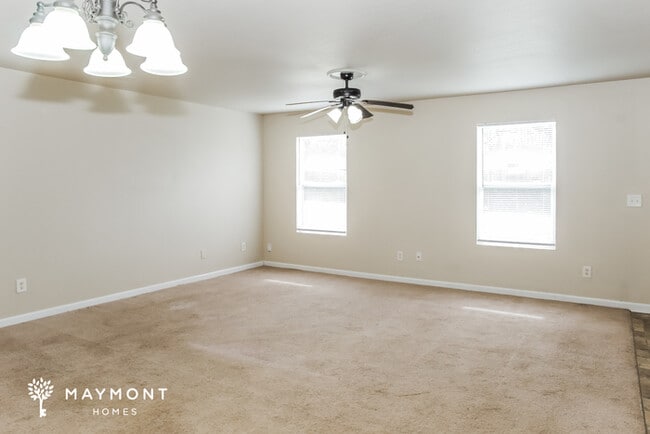 Photo - 114 Whitestone Dr NE