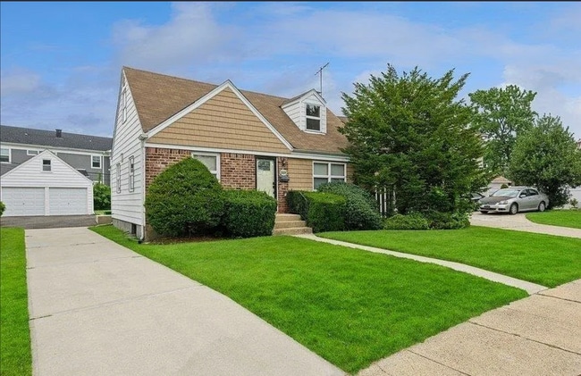 Building Photo - 551 Emerson St