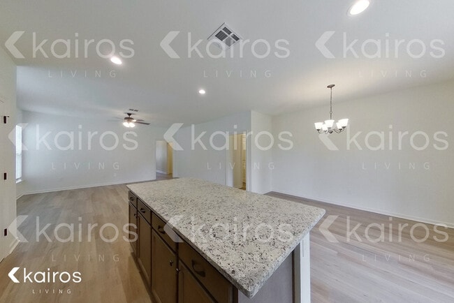 Photo - 104 Teddy Ln