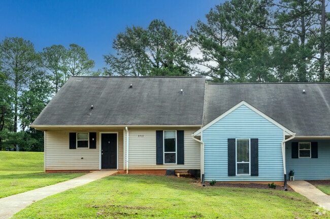 2BR, 2BA-950 SF - Hunters Run Apartment Homes