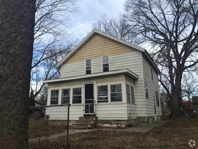 Building Photo - 213 Cottage St Rental