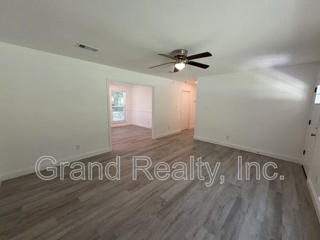 Photo - 6733 Applegate St