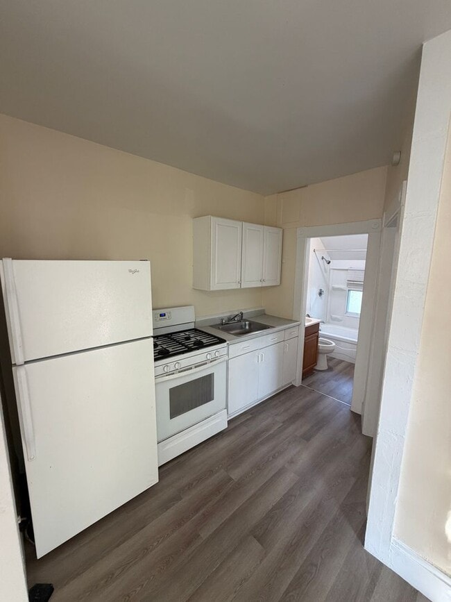 Photo - 12 Varney St Unit 12-2 RIGHT