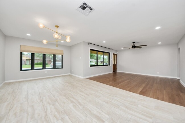 Photo - 4821 Viking Dr