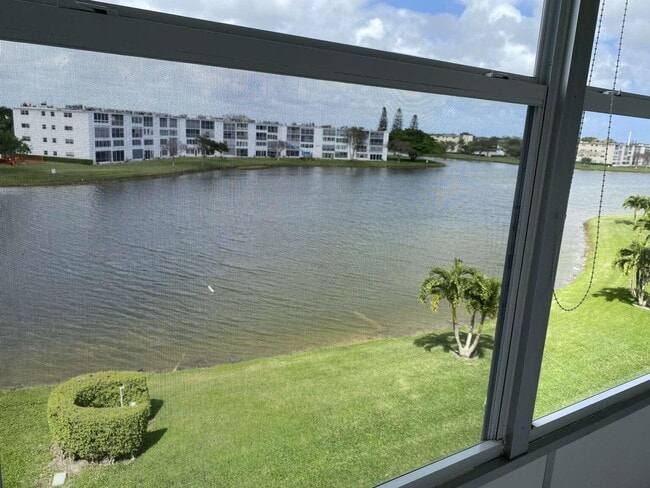 Building Photo - 4048 Exeter C Unit 4048