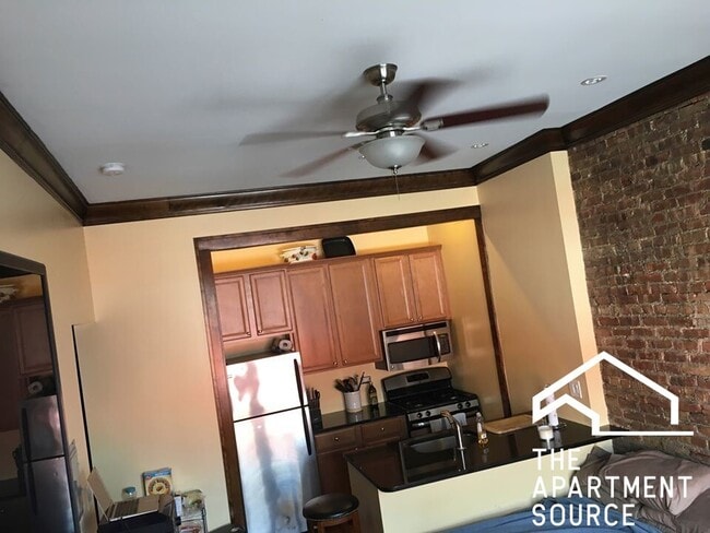 Building Photo - 4755 N Sawyer Ave Unit 2H