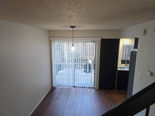 Photo - 7108 Creekside Dr