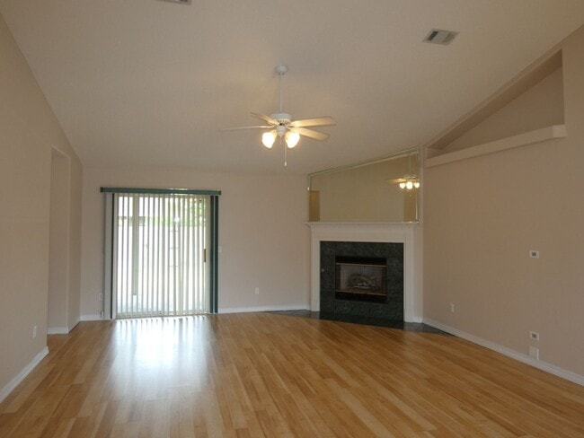 Photo - 3 Bedroom Home Near NAS Pensacola