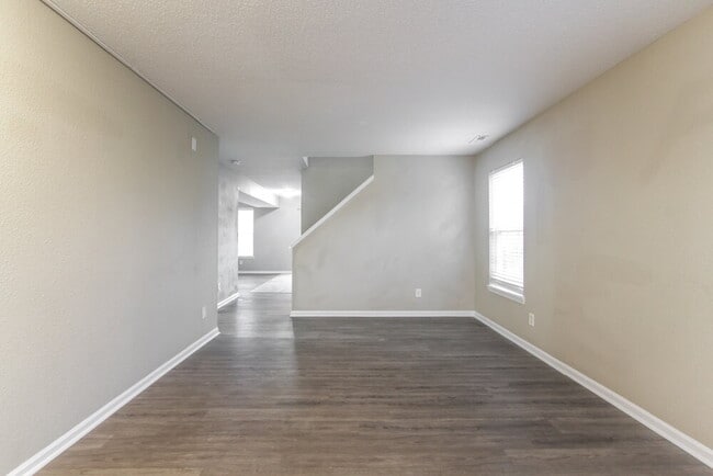 Photo - 607 Sweet Creek Dr