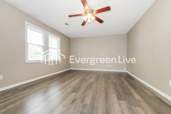 Photo - 18109 19th St N