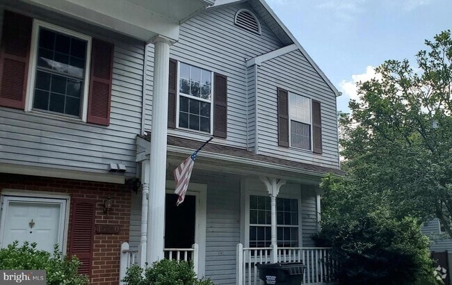 Building Photo - 15268 Cloverdale Rd Rental