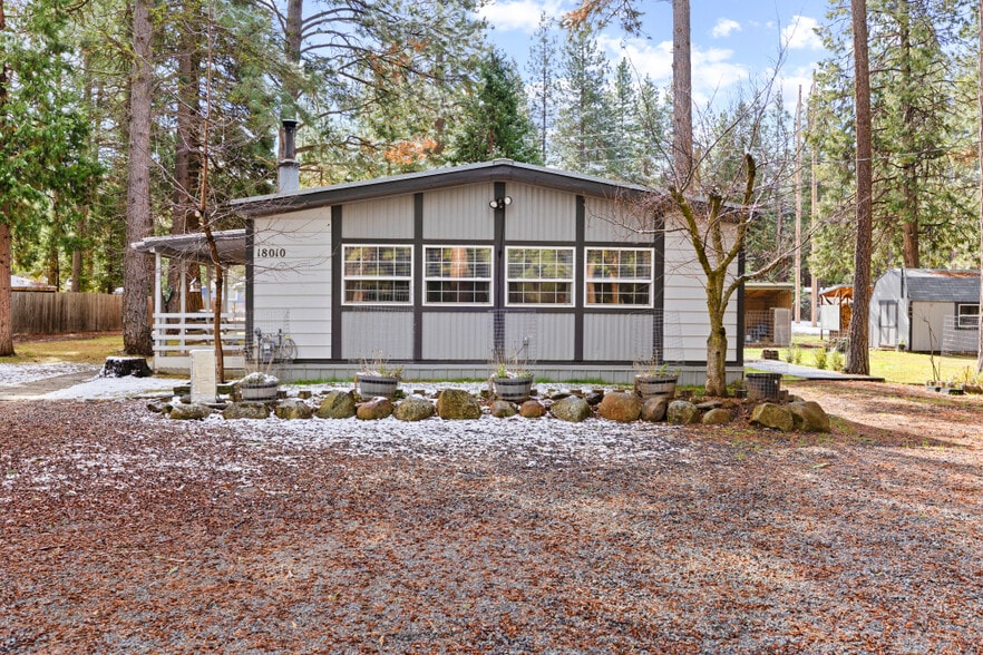 18010 Ponderosa Ln