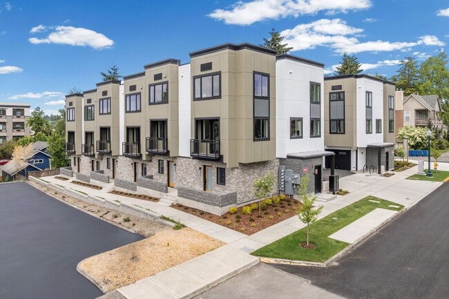 Building Photo - 516-530 13th Ave SE Unit Townhome