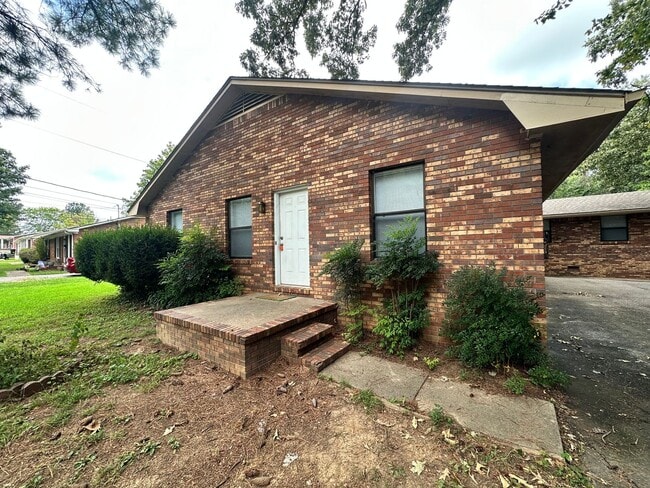 Building Photo - 1802 1/2 Monroe Street Unit 1802 1/2 Monroe Street -A