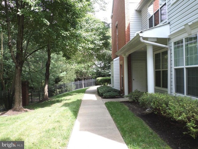 Photo - 10808 Warfield Pl