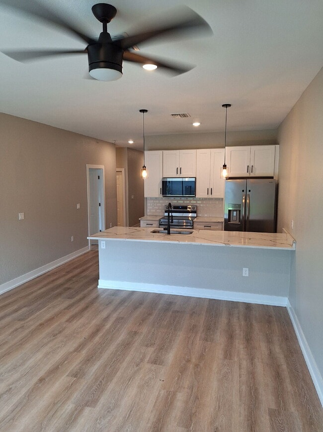 Photo - Available with ZERO DEPOSIT MOVE-IN!