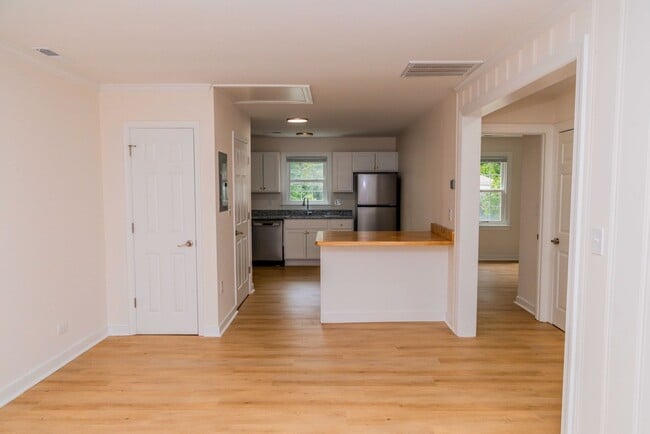 Photo - 103 Cresap Rd Unit Apt #B