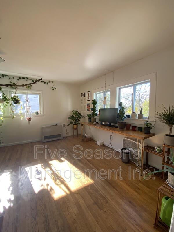 Photo - 351 S Winooski Ave