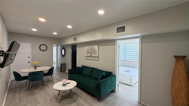 Building Photo - 10000 E Bay Harbor Dr Unit 14