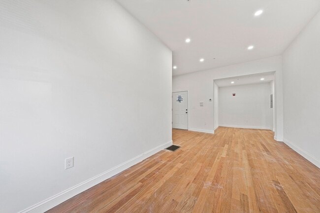 Photo - 417 Commercial St Unidad 2