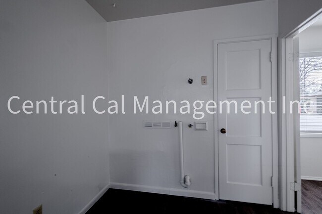 Photo - 343-345 E Marengo Ave Unidad 345 E Marengo Ave