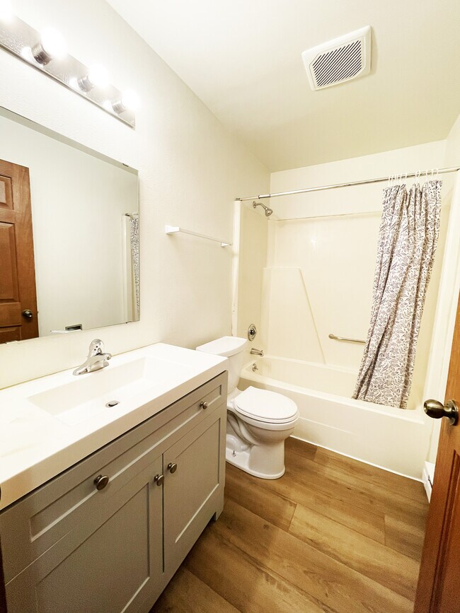 2241 Luann Ln